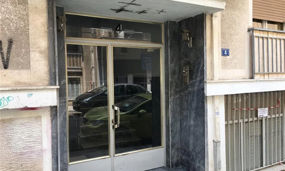 Ατύχημα στο Παγκράτι: Κρίσιμο το επόμενο 48ωρο για τον συντηρητή που καταπλακώθηκε από ασανσέρ